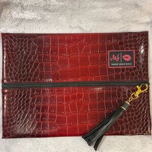 Makeup Junkie Bag in Medium- Sangria